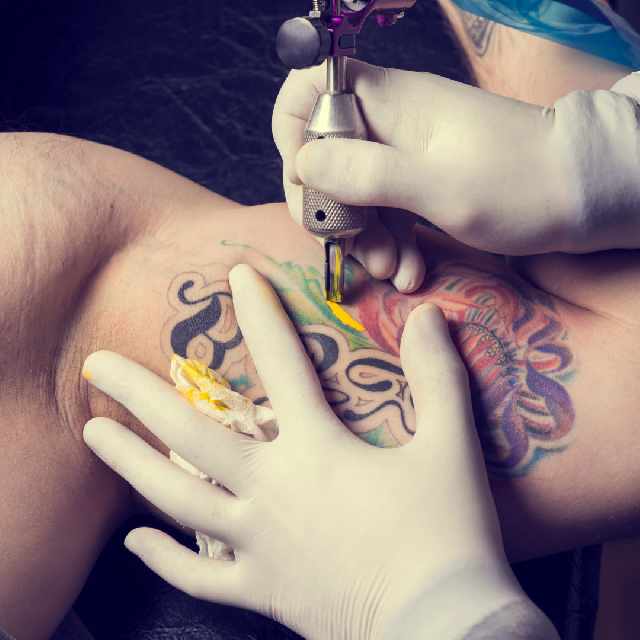 Foto 1 - Vagas para modelos de tatuagem e piercing